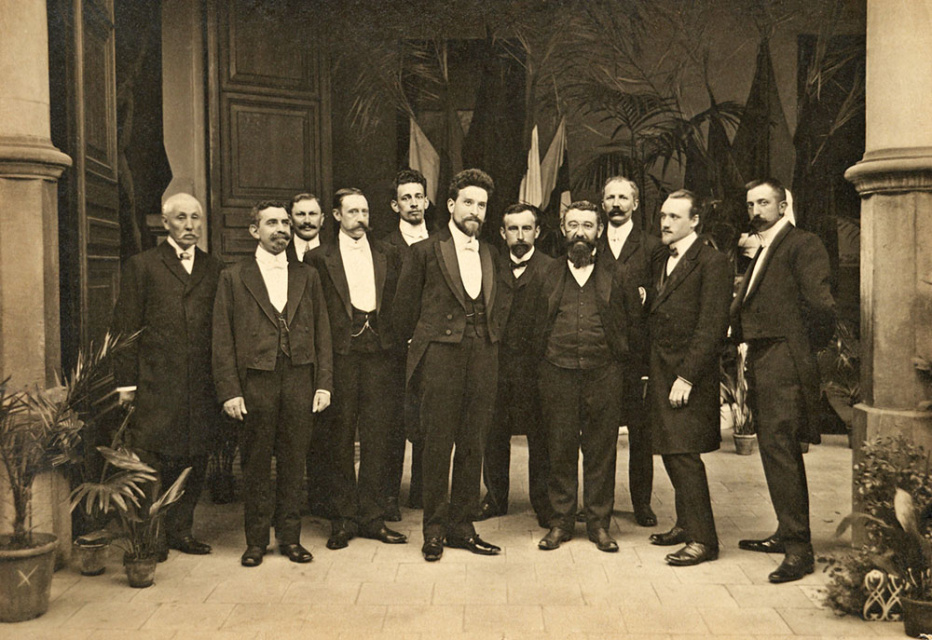 Het bestuur van het Vlaamsch Handelsverbond, kort na de stichting in 1908. In het midden zien we de voorzitter Leo Meert, op de hoek rechts Lieven Gevaert. (Collectie Stad Antwerpen, Letterenhuis, tglhph16996)