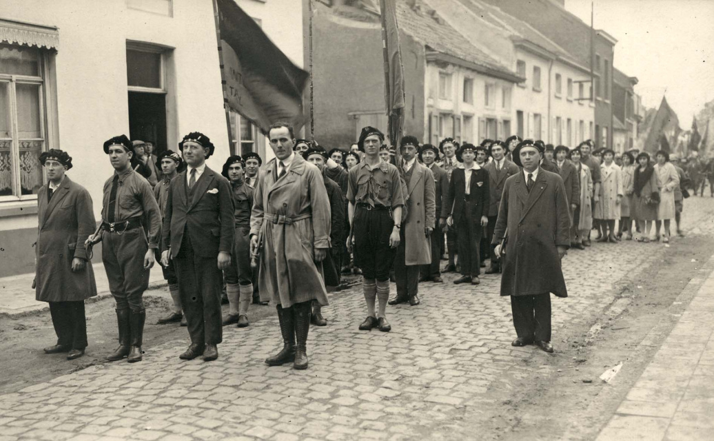 Optocht met de Vlaamsch-Nationale Wacht(en), s.d. (ADVN, VFA4292)