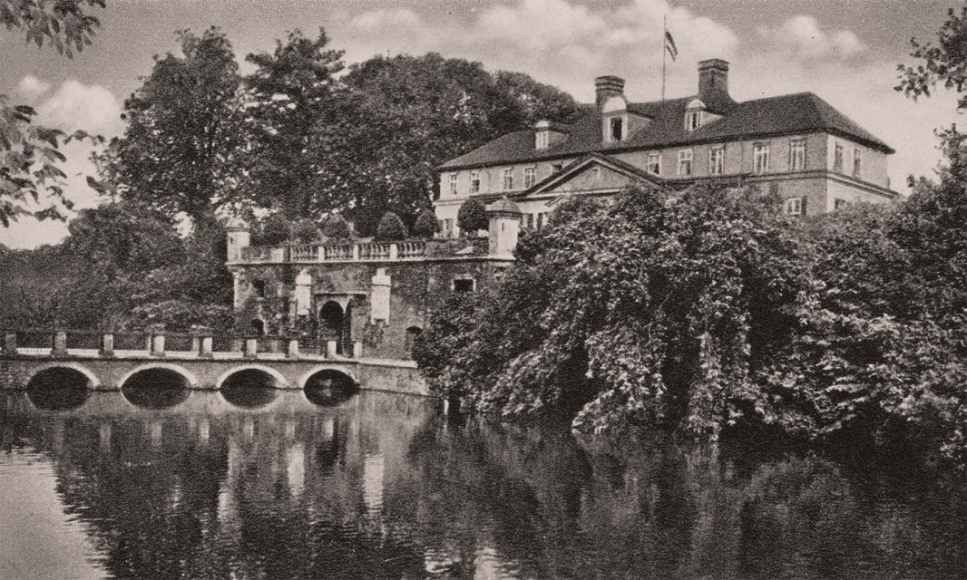 Tussen september 1944 en voorjaar 1945 verbleef de Vlaamsche Landsleiding onder leiding van Jef van de Wiele in het Schloß Bad Pyrmont. (ADVN, VPRL137)