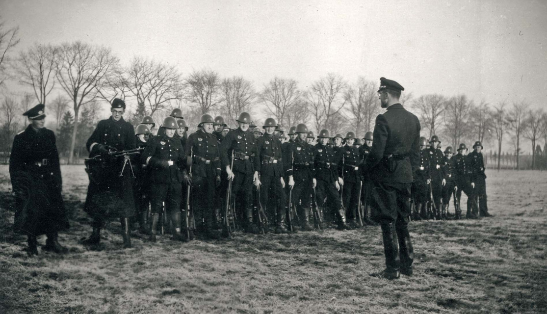 Leden van de Vlaamse Wacht (tijdens een maneuver), s.d. (ADVN, VFA4405)