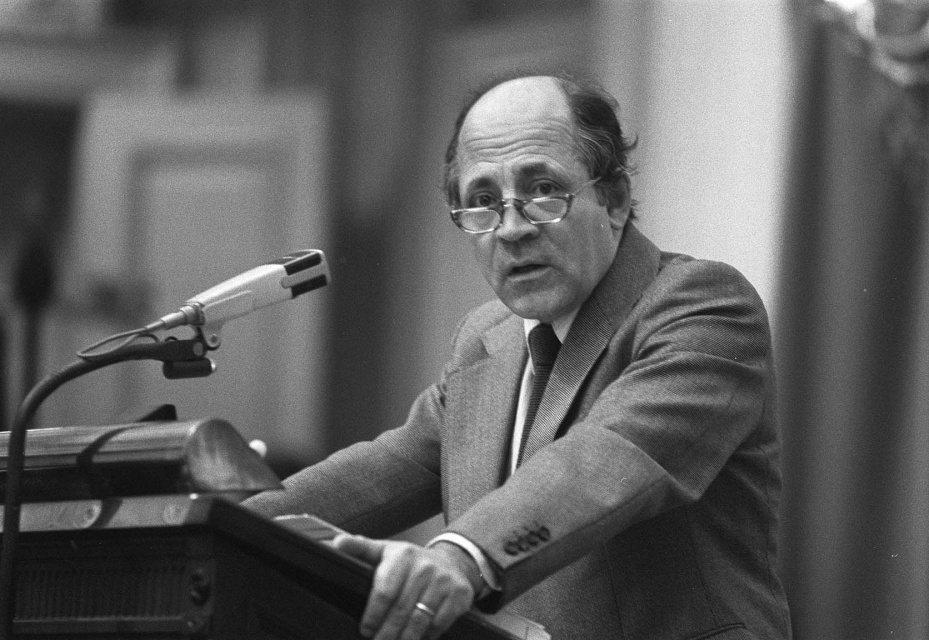 Hendrik Waltmans aan het woord in de Tweede Kamer als lid van de Politieke Partij Radicalen (PRP), 3 december 1981. (Nationaal Archief, Den Haag)