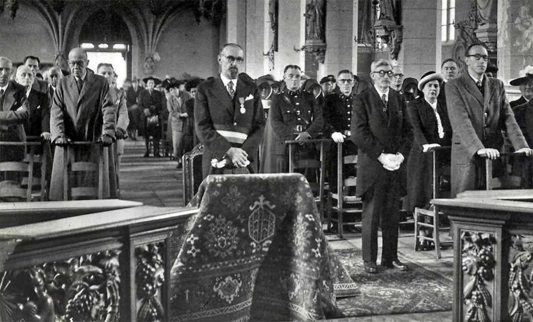 Kerkdienst in de St-Cordulakerk ter gelegenheid van de installatie van Antoon Wolfs (centraal) als burgemeester van Schoten, ca. 1947. (Beeldbank Schoten)