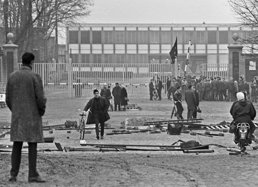 Stakingspiket aan de mijn van Zwartberg, 2 februari 1966. (Nationaal Archief, Den Haag)