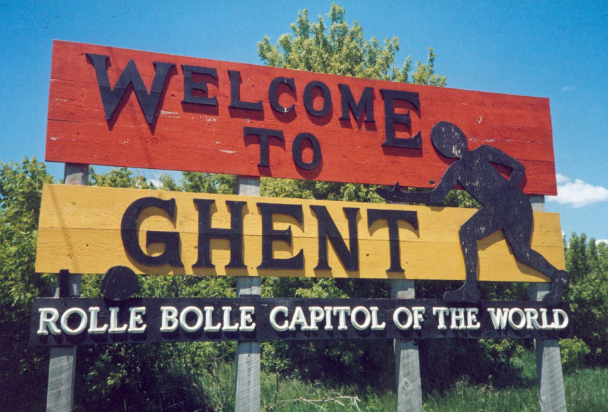 In het Noord-Amerikaanse stadje Ghent (Minnesota), in de 19de eeuw mee opgericht door Vlaamse immigranten, wordt nog steeds enthousiast de oude Vlaamse volksport krulbollen beoefend, 2004. (ADVN, VFA8225)