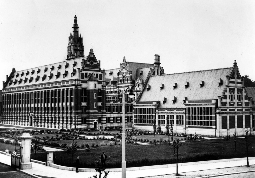 De beheerraad van de Université libre de Bruxelles (ULB) besliste op 25 november 1941 om de universiteit te sluiten nadat de Duitse militaire overheid eigenhandig enkele Vlaamse collaborateurs had aangesteld binnen het academisch corps. (CegeSoma, 272099)