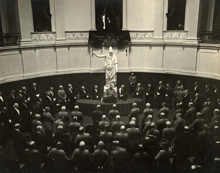 Op 21 oktober 1916 droeg de Duitse gouverneur-generaal Moritz von Bissing de Vlaamsche Hogeschool plechtig over aan de academische overheid. (Universiteitsbibliotheek Gent)