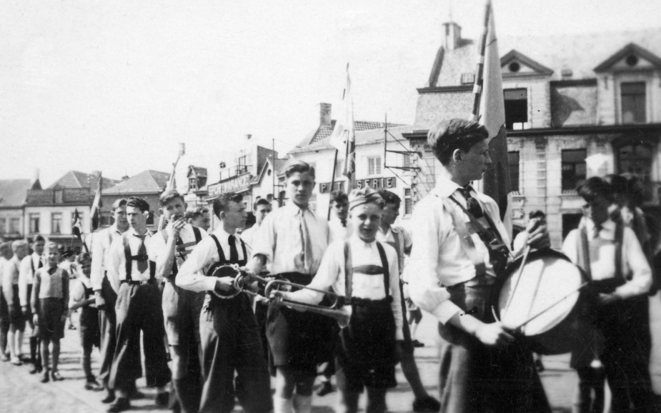 Optocht van de Studentenbond van Geel, ca. 1935 (ADVN, VFA678)