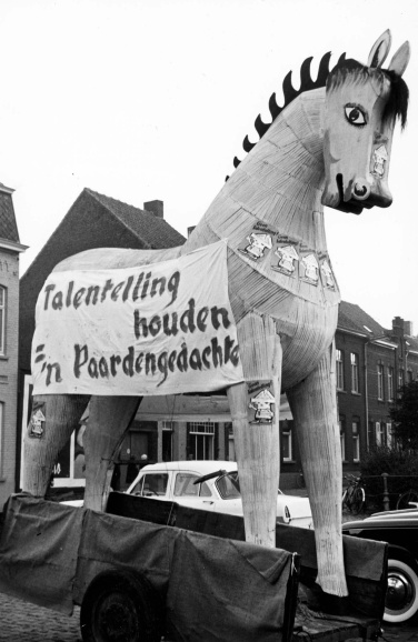 Protest georganiseerd door de VTB-VAB afdeling Izegem tegen de geplande talentelling van 1960. (ADVN)