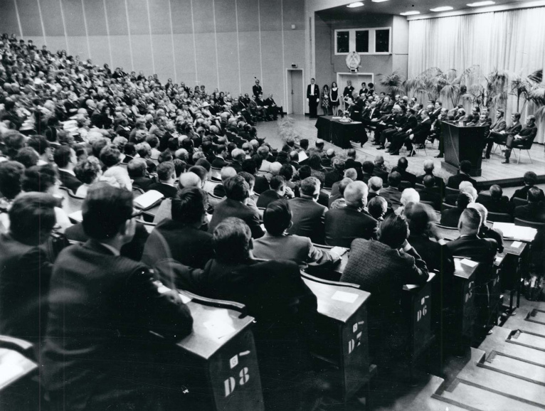 Eertse openingszitting van de Vrije Universiteit Brussel (VUB), 7 oktober 1969. (Collectie CAVA, 22530)