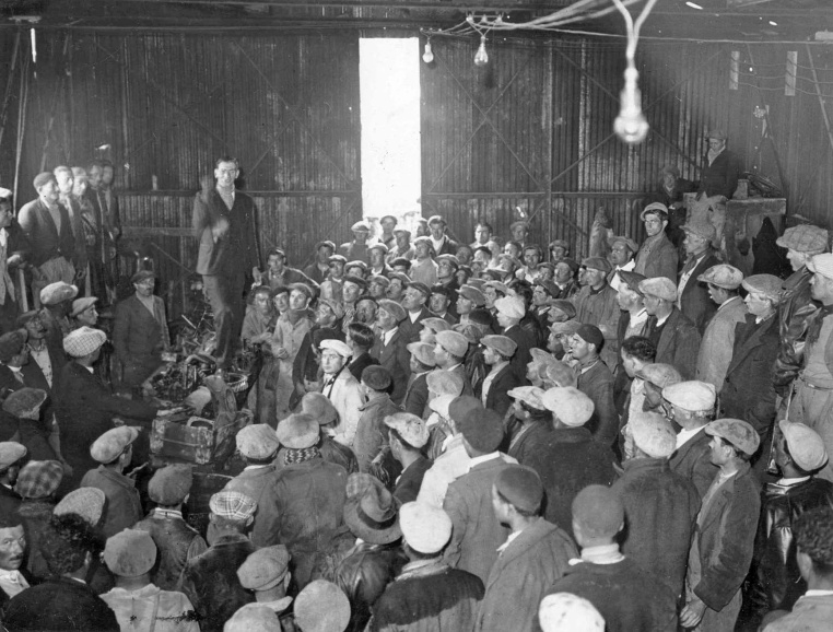 Werkstaking georganiseerd door de Christelijke Centrale der Vrije Mijnwerkers, jaren 1930. (KADOC, kfb895)