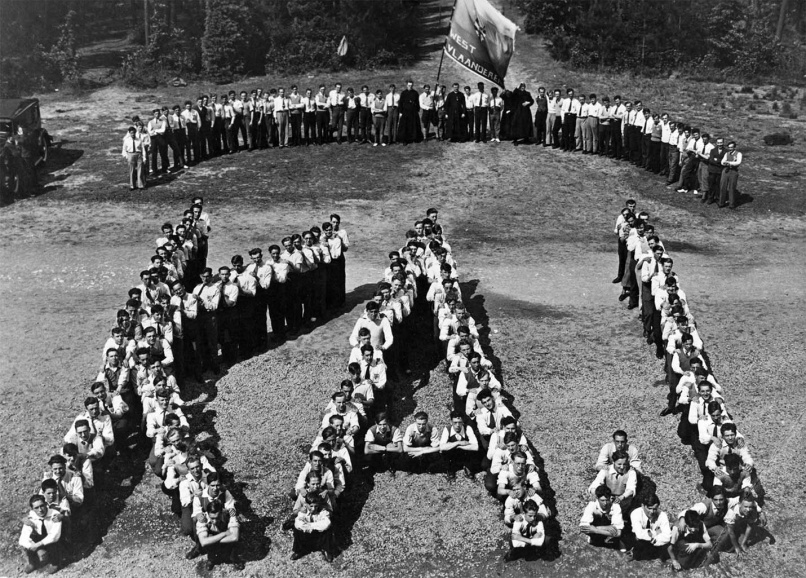 De Katholieke Arbeidersjeugd, afdeling West-Vlaanderen, op een provinciale studieweek in Loppem, 1934. (KADOC, kfa015528)