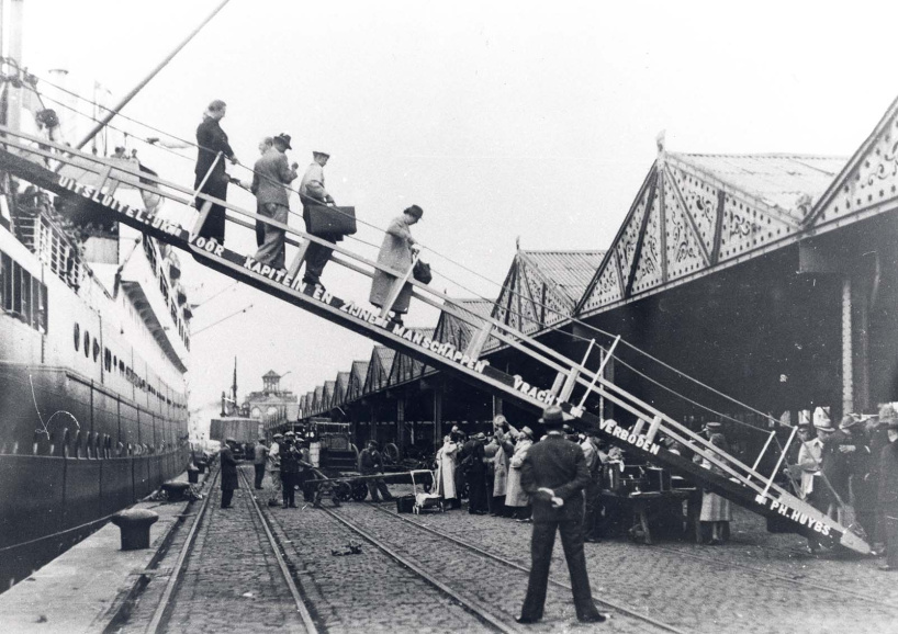 Aankomst van Joodse vluchtelingen uit Duitsland in Antwerpen, 18 juni 1939. (Kazerne Dossin)