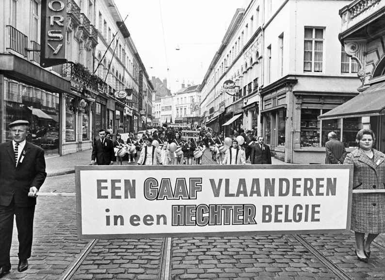 Optocht in Gent naar aanleiding van 50 jaar Liberaal Vlaams Verbond, 1963. (Liberas)
