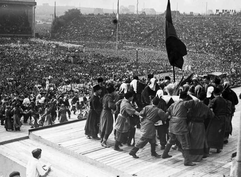 <p>Opvoering van <em>Credo!</em> op het 6de Katholiek Congres van Mechelen, in het Heizelstadion van Brussel, 13 september 1936. (KADOC, kfb001431)</p>
