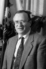 Vlaams minister-president Luc van den Brande, 1994. Foto Studio Dann. (ADVN, VNE1806/25)