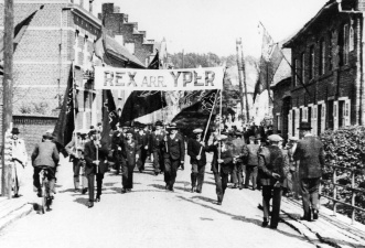 Optocht van Rex-militanten in Ieper, s.d. (Privéverzameling)