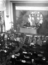 Paul-Willem Segers geeft een toespraak op het ACW-congres in Brussel op 7 mei 1949. (KADOC, kfb001976)