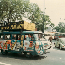 Verkiezingspropaganda voor de Volksunie door de Antwerpse VMO, 1968. (ADVN, VFA11788/8)
