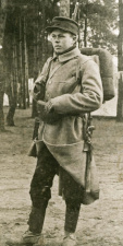 Oscar Dambre als frontsoldaat tijdens de Eerste Wereldoorlog, s.d. (Collectie Stad Antwerpen, Letterenhuis, tglhph51862)