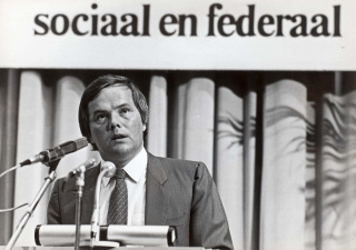 Toespraak van Jaak Gabriëls tijdens de VU-verkiezingscampagne van 1985. Foto Studio Dann. (ADVN, VFB1738/7)