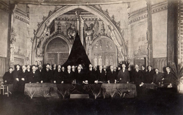 De tweede Raad van Vlaanderen in de Alhambraschouwburg in Brussel, 20 januari 1918. (Collectie Stad Antwerpen, Letterenhuis, tglhph14507)