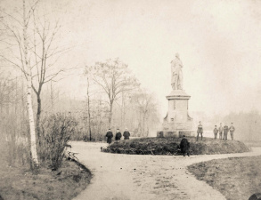 Standbeeld van Theodoor van Ryswyck in het stadspark in Antwerpen (ingehuldigd in 1864).(Collectie Stad Antwerepn, Letterenhuis)