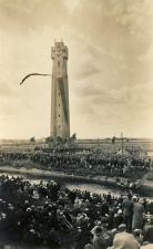 Inhuldiging van de IJzertoren tijdens de elfde IJzerbedevaart, 24 augustus 1930. (ADVN, VFFY55/74)