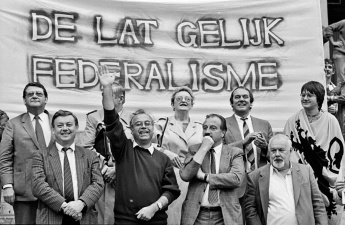 Willy Kuijpers op een betoging voor de federalisering van het onderwijs, 15 oktober 1986. (ADVN, VNE1041/16)