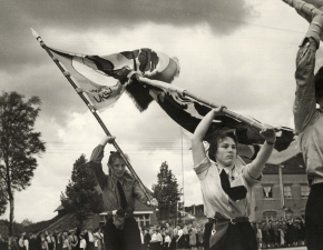 VKSJ, vlaggenstoet te Zutendaal, s.d. (KADOC, kfc000463)