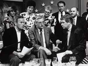Jaak Gabriëls in de studio van de toenmalige BRT naar aanleiding van de Europese verkiezingen van 18 juni 1989. Foto Studio Dann. (ADVN, VFB1738/11)