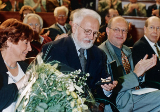 Ludo Abicht ontvangt de Orde van de Vlaamse Leeuw, 13 juni 1998. (ADVN, VFB1530/2)