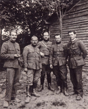 De leiding van de Frontbeweging, 1914-1918. Van links naar rechts: Filip de Pillecyn, Adiel de Beuckelaere, Frans Daels, Hendrik Borginon en Victor Vangramberen. (ADVN, VFA11780/2)