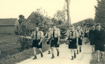 AVNJ-optocht tijdens de IJzerbedevaart in Diksmuide, s.d. (ADVN, VFA1018)