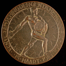 Penning voor de Vervlaamsing van de Gentse Universiteit, ontwerpen door Jozef Cantré, 1917. (Universiteitsbibliotheek Gent)