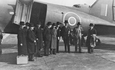 De Belgische regering in Londen voor het vertrek naar Brussel, 8 september 1944. (KADOC, kfa002381)