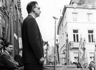 Willy de Clercq aan het woord tijdens de algemene jaarvergadering van het LVV en de Stichting A. Vanderpoorten, 1974. Foto Wim van Goethem. (Liberas, 3147)
