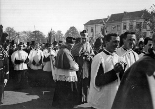 Plechtige intrede van Désiré Mercier naar aanleiding van zijn aanstelling tot aartsbisschop van Mechelen, 16 april 1906. (KADOC, kfc000256)