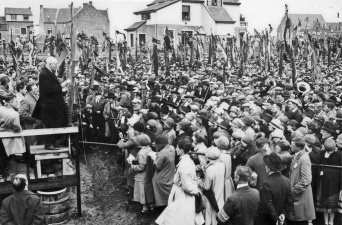 Toespraak van Frans Daels op de achtste IJzerbedevaart, 21 augustus 1927. Foto J. Hersleven. (ADVN, VFFY31/308)