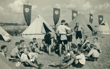AVNJ-kamp tijdens de IJzerbedevaart in Diksmuide, s.d. (ADVN, VFA1010)