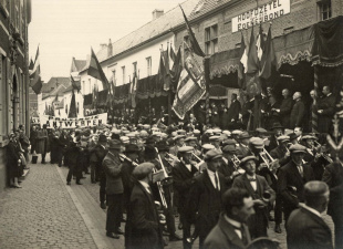 Stoet naar aanleiding van het 35-jarige jubileum in Leuven, 24 mei 1926. (KADOC, kfd005020)