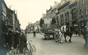 Verkiezingsmanifestatie van de Frontpartij in Roeselare, december 1928. Foto G. Pieters. (ADVN, VFA1445)
