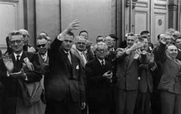 Maurits Coppieters (derde van rechts) op betoging voor Amnestie in Antwerpen van 20 september 1959. Foto Nestor Gerard. (ADVN, VFFY8/392)