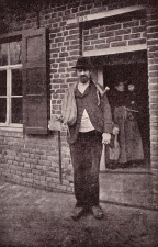 Een ‘Fransman’ bij zijn vertrek, ca. 1911. Foto M. Lefébure. (Amsab-ISG, fo002578)
