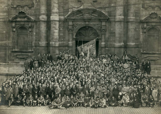 Deelnemers aan het achtste Groot-Nederlandse Studentencongres in Gent, 24-26 maart 1923. Foto Ed. Barbaix. (ADVN, VFD88)