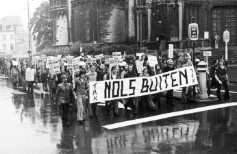 Manifestatie van het Taal Aktie Komitee (TAK) tegen de Schaarbeekse burgemeester Roger Nols, jaren 1970. Foto Studio Dann. (ADVN, Dann/VB34)