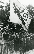 Aankomst van nieuwe recruten in het trainingskamp 'Horst' in Schoten, 1940-1944. (ADVN, VFE25/4)