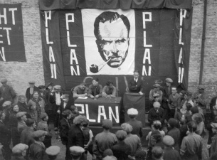 Joris de Leeuw aan het woord op een strijdvergadering van de Socialistische Jonge Wacht in Aalst naar aanleiding van het Plan De Man, 1933. (ADVN, VFA9825)
