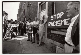 Manifestatie tegen racisme, met onder anderen Magda Aelvoet (AGALEV, Groen!) in Sint-Truiden, jaren 1990. Foto Filip Claus. (Amsab-ISG, fo023371)