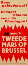 Tweede Mars op Brussel, Brussel, 14 oktober 1962. De betogers met bordjes 'Werk in Vlaanderen', 'Geen faciliteiten', 'Handen af van de randgemeenten' en 'Brussel tweetalig'. (KADOC, kfb002364)