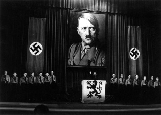 Ward Hermans spreekt op een SS-bijeenkomst in Gent, 1941. (CegeSoma, 32056)